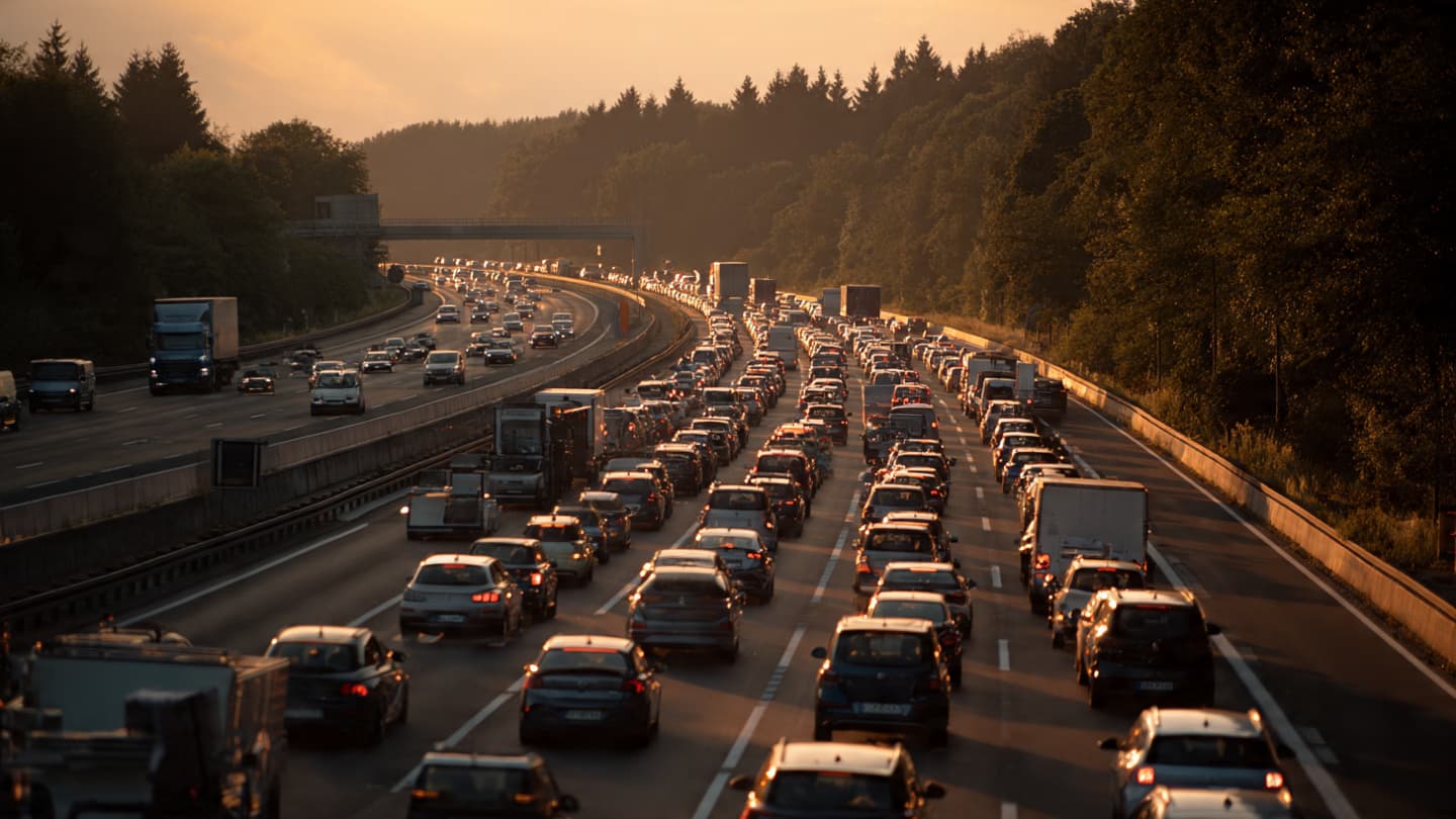 Along Endless Motorway Lanes and Flashing Lights, Congestion Spread Across Luxembourg Without Warning Yesterday Morning Along Endless Motorway Lanes and Flashing Lights, Congestion Spread Across Luxembourg Without Warning Yesterday Morning