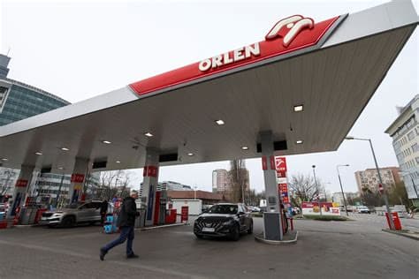 Poland to Revive Windfall Tax on Oil Firms to Fund Fuel Price Relief Poland to Revive Windfall Tax on Oil Firms to Fund Fuel Price Relief