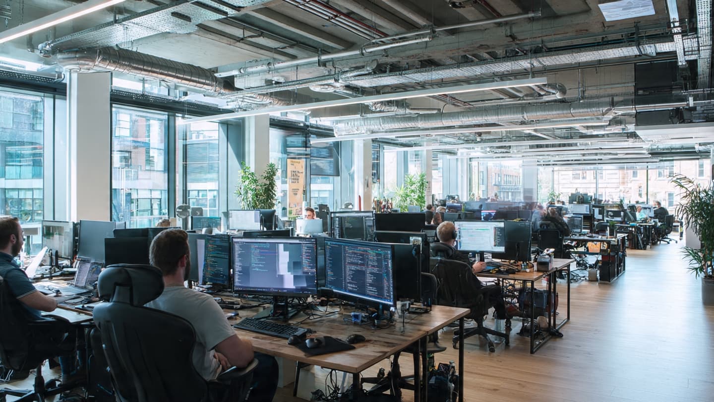 Between London and the World: Britain’s Technology Sector Searches for Growth Beyond a Difficult Investment Climate Between London and the World: Britain’s Technology Sector Searches for Growth Beyond a Difficult Investment Climate