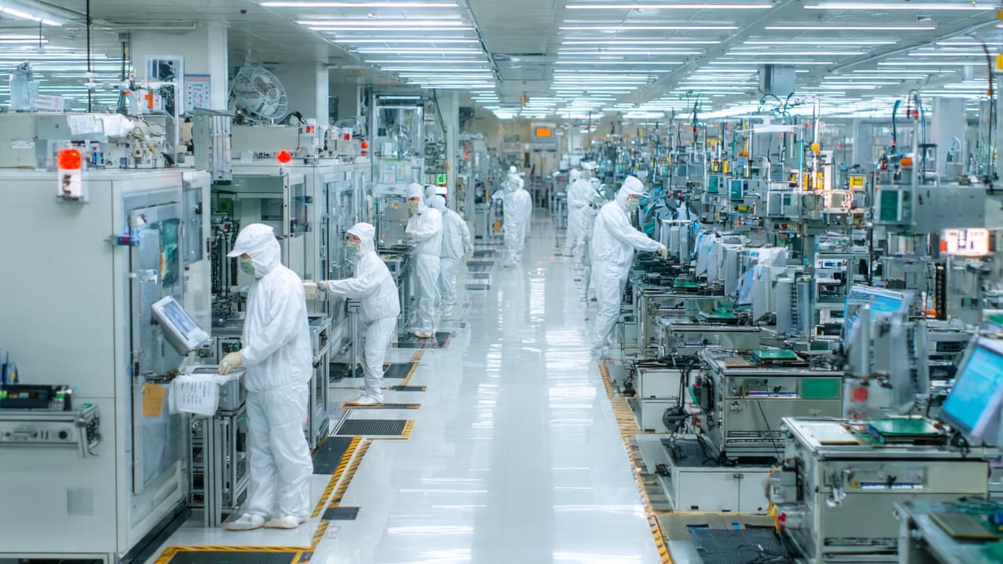 Across Japan's Semiconductor Horizon, Stronger Orders Lift Industrial Confidence While Automobile Markets Remain More Uncertain Across Japan's Semiconductor Horizon, Stronger Orders Lift Industrial Confidence While Automobile Markets Remain More Uncertain
