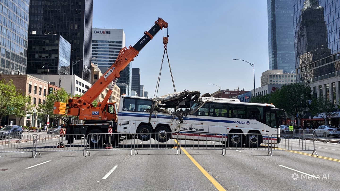 Karol Bagh Traffic Tragedy: Two Dead After Long-Distance Sleeper Bus Flips in Delhi Karol Bagh Traffic Tragedy: Two Dead After Long-Distance Sleeper Bus Flips in Delhi