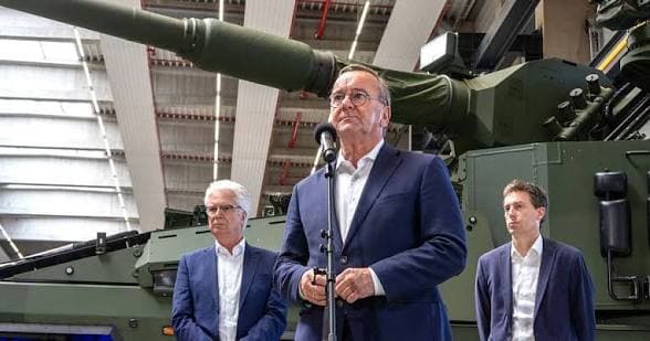 German Defense Minister Accidentally Reveals Advanced RCH-155 Howitzers Are Already in Ukraine German Defense Minister Accidentally Reveals Advanced RCH-155 Howitzers Are Already in Ukraine