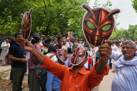 India’s “Cockroach Movement” Launches New Protests Over Voter-Roll Changes India’s “Cockroach Movement” Launches New Protests Over Voter-Roll Changes