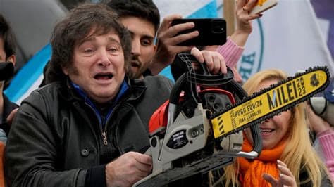 Argentina: Private-Sector Wages Fall Nearly 4% Since Milei Took Office Argentina: Private-Sector Wages Fall Nearly 4% Since Milei Took Office