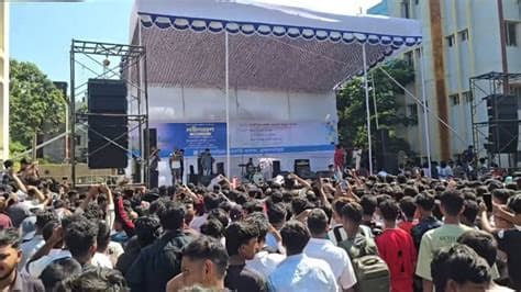 Concert Held at Brahmanbaria College After Venue Change Amid Qawmi Students’ Objections Concert Held at Brahmanbaria College After Venue Change Amid Qawmi Students’ Objections