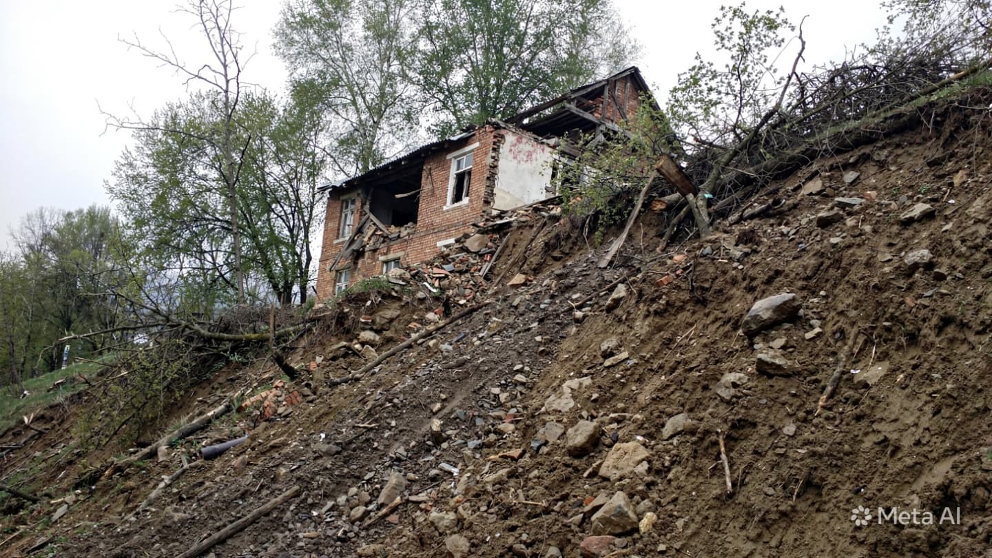 Fatal Landslide in West Java: Search Teams Confirm One Death Following Heavy Rainfall Disaster Fatal Landslide in West Java: Search Teams Confirm One Death Following Heavy Rainfall Disaster