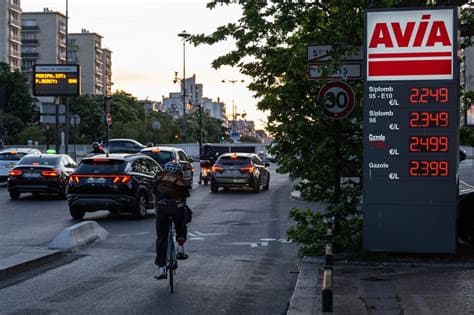 Brussels Considers Allowing Fossil Fuel Companies to Exceed EU Pollution Limits Brussels Considers Allowing Fossil Fuel Companies to Exceed EU Pollution Limits