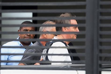 Police search Bolsonaro house after suspecting weapons, ammunition inside Police search Bolsonaro house after suspecting weapons, ammunition inside