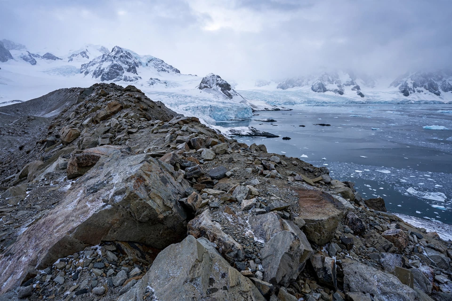 The Ice Left a Ridge, and the Rocks Kept Time The Ice Left a Ridge, and the Rocks Kept Time