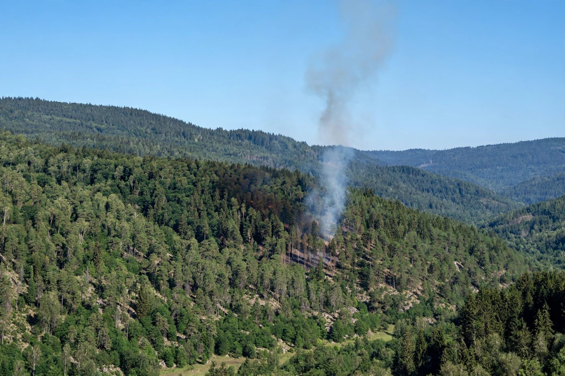 Smoke and Silence: A Wildfire’s Grip on Vancouver Island Smoke and Silence: A Wildfire’s Grip on Vancouver Island