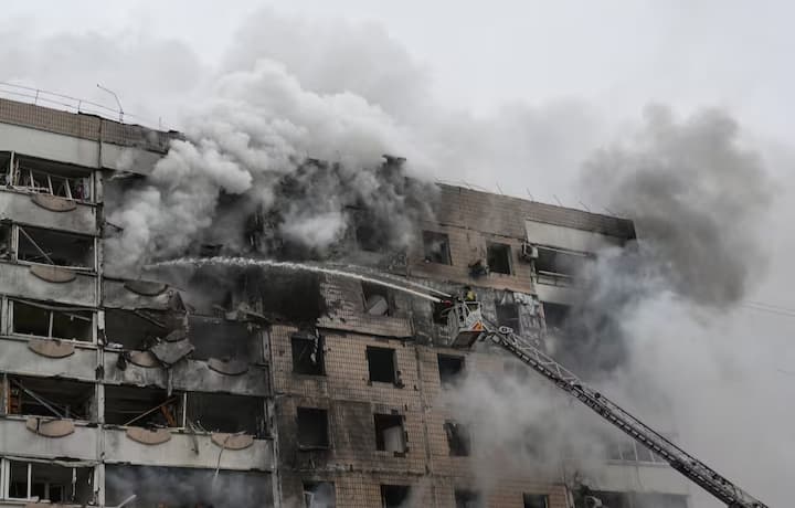 Ukraine Faces Power Outages as 180,000 Consumers Left Without Electricity Following Russian Attack Ukraine Faces Power Outages as 180,000 Consumers Left Without Electricity Following Russian Attack