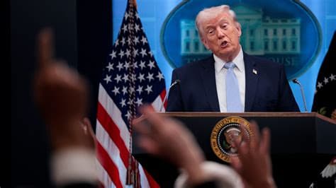 Trump Threatens to “Bomb” Oman if It “Gets in the Way” as U.S.–Iran Ceasefire Expires Trump Threatens to “Bomb” Oman if It “Gets in the Way” as U.S.–Iran Ceasefire Expires