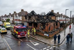 London Fire Brigade Recovers Body From Ruins After Storm Triggers House Fire, Roof Collapsed, Neighbors Evacuated London Fire Brigade Recovers Body From Ruins After Storm Triggers House Fire, Roof Collapsed, Neighbors Evacuated