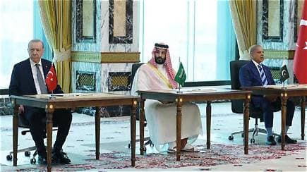 Pakistan Says No Military Response Discussed Under Mecca Pact Over Houthi Attacks on Saudi Arabia Pakistan Says No Military Response Discussed Under Mecca Pact Over Houthi Attacks on Saudi Arabia
