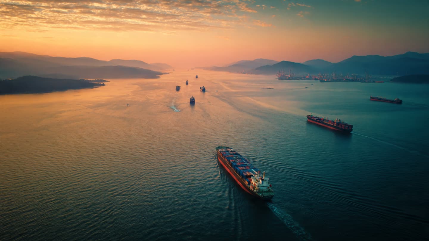 Where Narrow Waters Shape Wide Worlds: Markets Drift on Hopes of Calm in the Strait of Hormuz Where Narrow Waters Shape Wide Worlds: Markets Drift on Hopes of Calm in the Strait of Hormuz