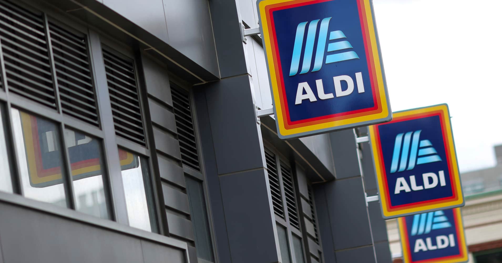 Discount Grocer Aldi Plans to Open Over 180 Stores in U.S. This Year as Customers Seek Value Discount Grocer Aldi Plans to Open Over 180 Stores in U.S. This Year as Customers Seek Value