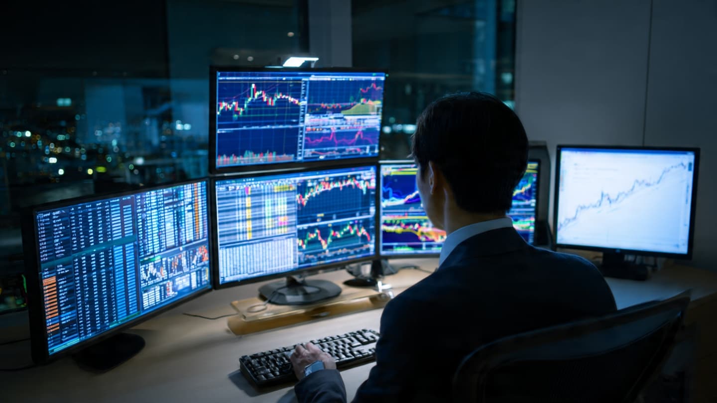 When the Yen Falls Toward Distant Horizons, Japan Spends Billions Searching for Currency Stability When the Yen Falls Toward Distant Horizons, Japan Spends Billions Searching for Currency Stability