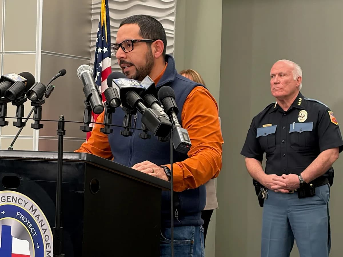 More Than 100,000 El Paso Residents Left with Little to No Water After Main Break More Than 100,000 El Paso Residents Left with Little to No Water After Main Break