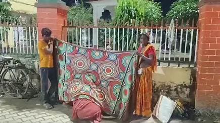 Four Doctors and Nurse Found Guilty After Pregnant Woman Gives Birth Roadside in Uttar Pradesh Four Doctors and Nurse Found Guilty After Pregnant Woman Gives Birth Roadside in Uttar Pradesh