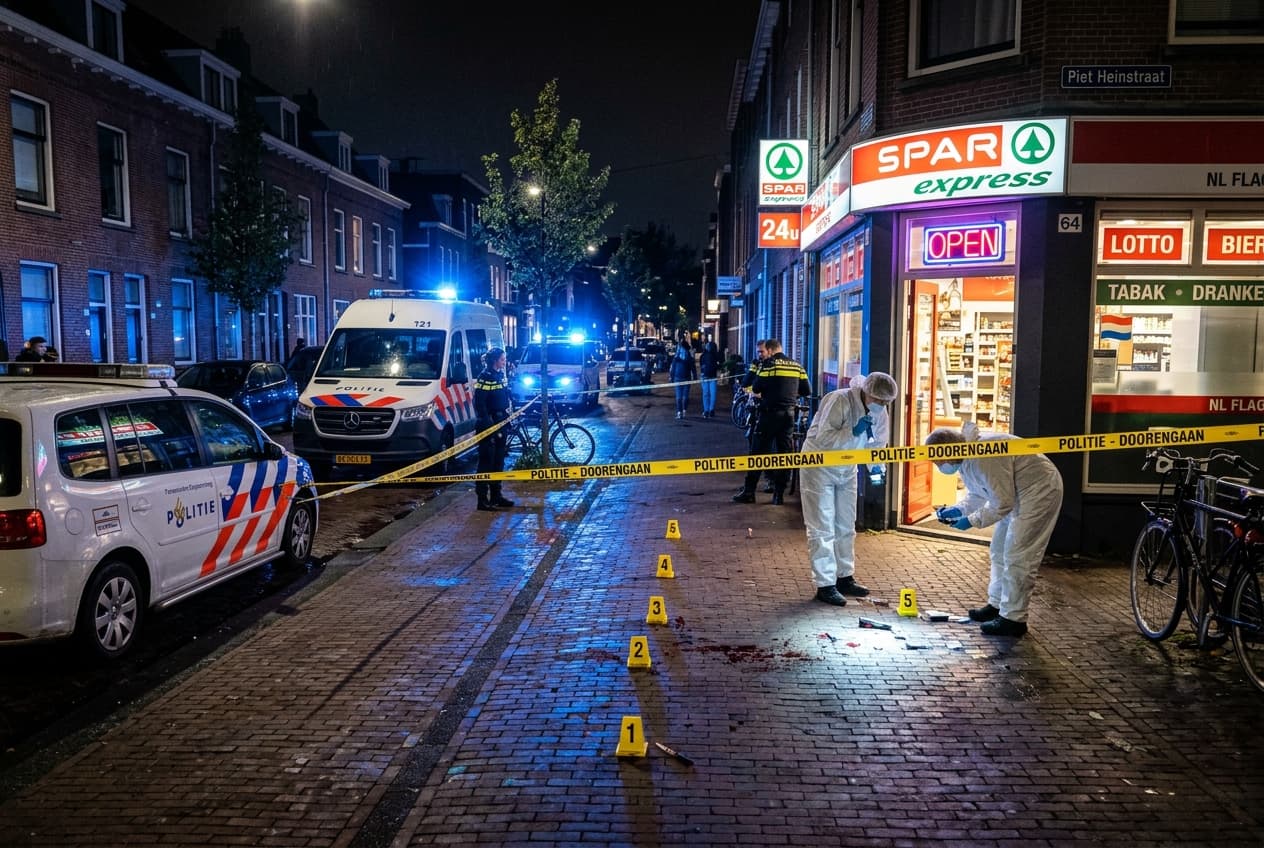 Evening Violence in The Hague: One Stabbed Outside Convenience Store, Rushed to Hospital, Investigation Launched Evening Violence in The Hague: One Stabbed Outside Convenience Store, Rushed to Hospital, Investigation Launched