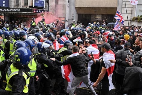 UK Police Ban Face Coverings at Planned Anti-Migrant Protest UK Police Ban Face Coverings at Planned Anti-Migrant Protest