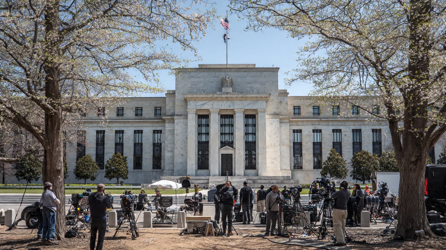 Beneath the Dome of Uncertainty: Markets Watch as Powell Nears the Door Beneath the Dome of Uncertainty: Markets Watch as Powell Nears the Door