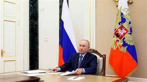 Kremlin Forces Big Firms to Join ‘Witch-Hunt’ Against Internet Rebels, Claims Report Kremlin Forces Big Firms to Join ‘Witch-Hunt’ Against Internet Rebels, Claims Report