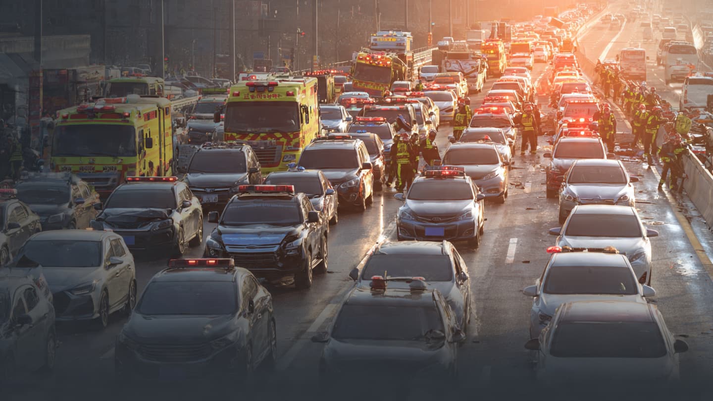 Beneath Flashing Sirens and Gray Expressway Skies, Traffic Stood Silent Near Seoul After Collision Recently Beneath Flashing Sirens and Gray Expressway Skies, Traffic Stood Silent Near Seoul After Collision Recently