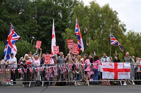 UK Prime Minister Condemns “Intimidating” Anti-Migrant Protests as “Not the British Way” UK Prime Minister Condemns “Intimidating” Anti-Migrant Protests as “Not the British Way”