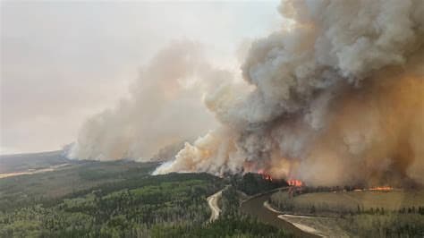 Nearly 1,000 Wildfires in Canada Continue to Burn as Trump and Carney Double Down on Fossil Fuels Nearly 1,000 Wildfires in Canada Continue to Burn as Trump and Carney Double Down on Fossil Fuels