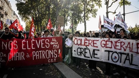High Schools and Universities Blockaded Across France as Student Protests Spread High Schools and Universities Blockaded Across France as Student Protests Spread