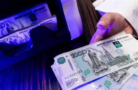 ‘Significant problems’ in Russian banking system as public withdraws cash en masse ‘Significant problems’ in Russian banking system as public withdraws cash en masse