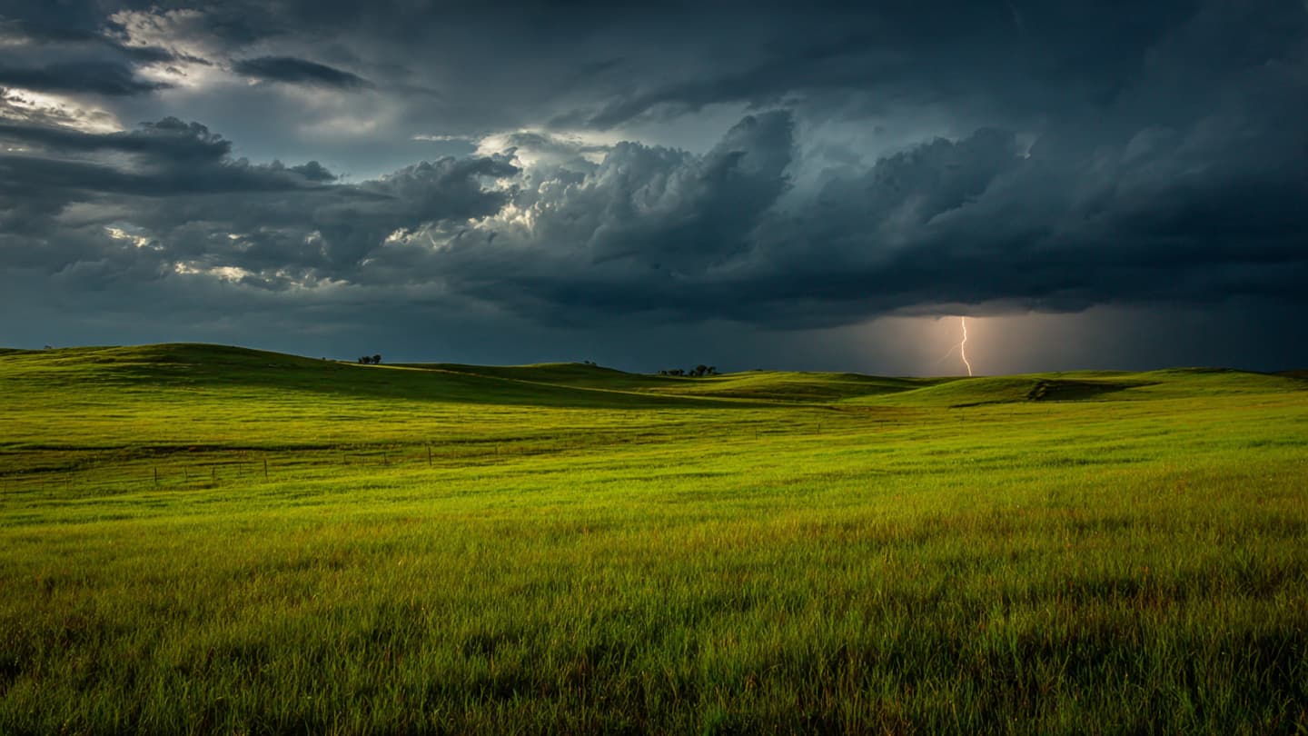 When the Horizon Ignites in Storm, Reflections on Heaven’s Fire in the Rural Pastures When the Horizon Ignites in Storm, Reflections on Heaven’s Fire in the Rural Pastures