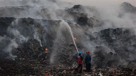 Mountain of rubbish in Indonesia has been burning for more than a week Mountain of rubbish in Indonesia has been burning for more than a week