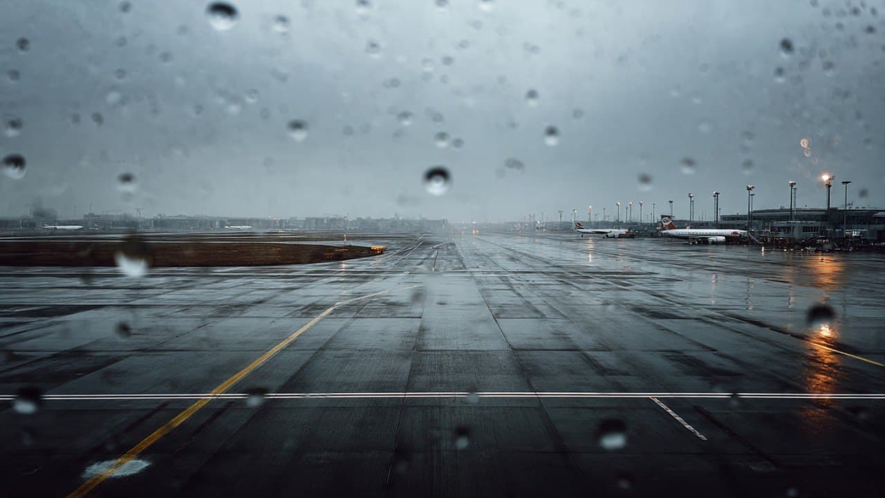 When the Morning Transit Pauses, Reflections on the Hidden Currents of Copenhagen Air When the Morning Transit Pauses, Reflections on the Hidden Currents of Copenhagen Air