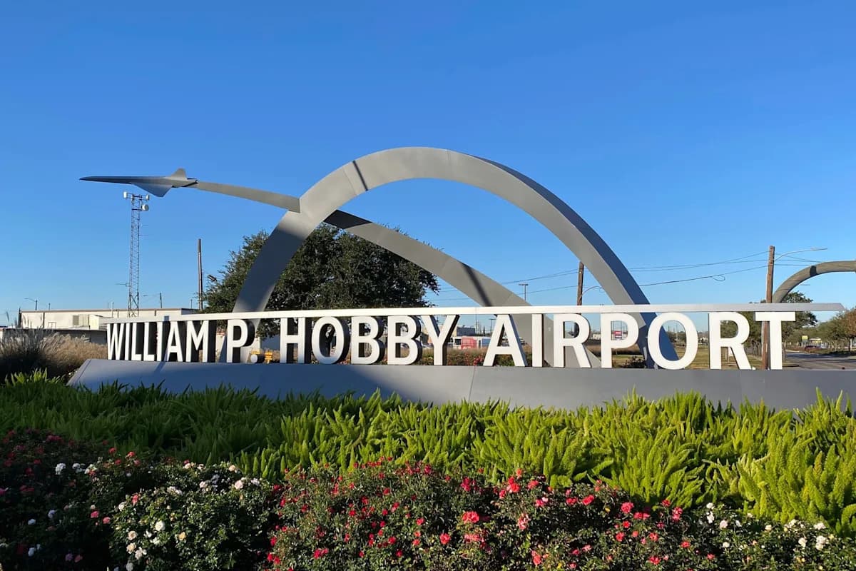 Unruly Passenger Detained After Incident on Delta Flight, Police Say Unruly Passenger Detained After Incident on Delta Flight, Police Say