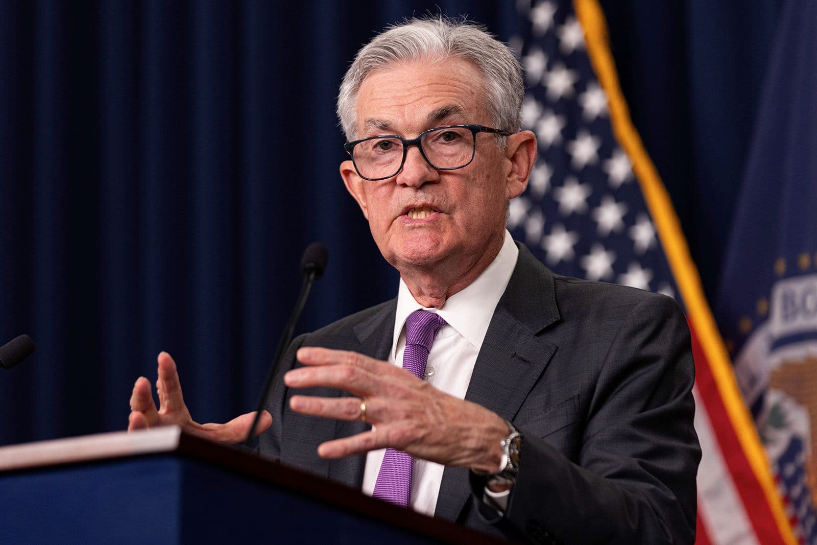 Federal Reserve cuts rates Federal Reserve cuts rates