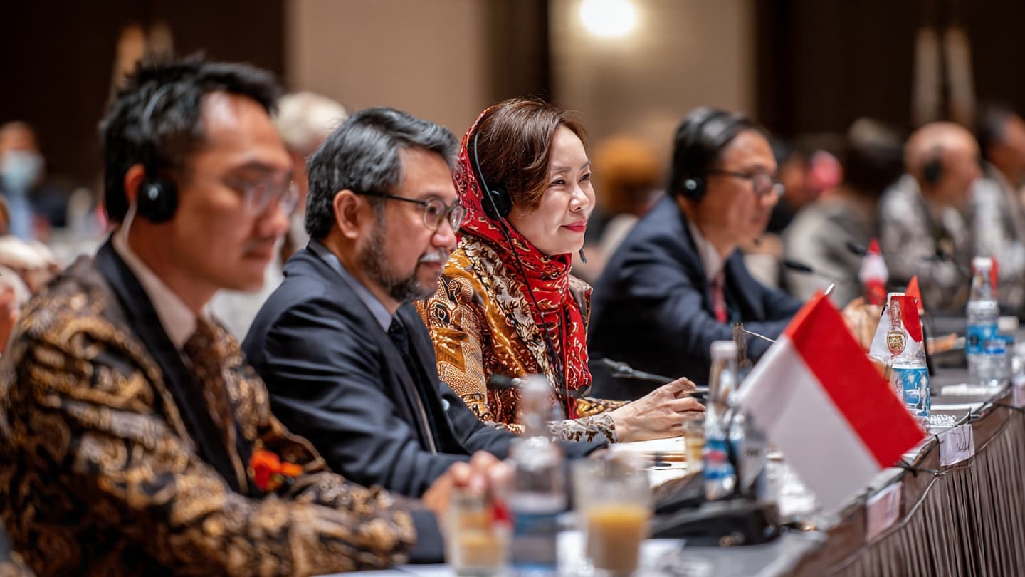Could Indonesia Become a Quiet Bridge in a Divided Landscape? Could Indonesia Become a Quiet Bridge in a Divided Landscape?