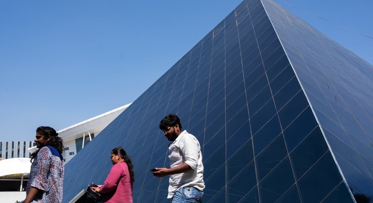 India Tech Giants Struggle to Shake Off $115 Billion Rout Amid Weak Growth Outlook India Tech Giants Struggle to Shake Off $115 Billion Rout Amid Weak Growth Outlook