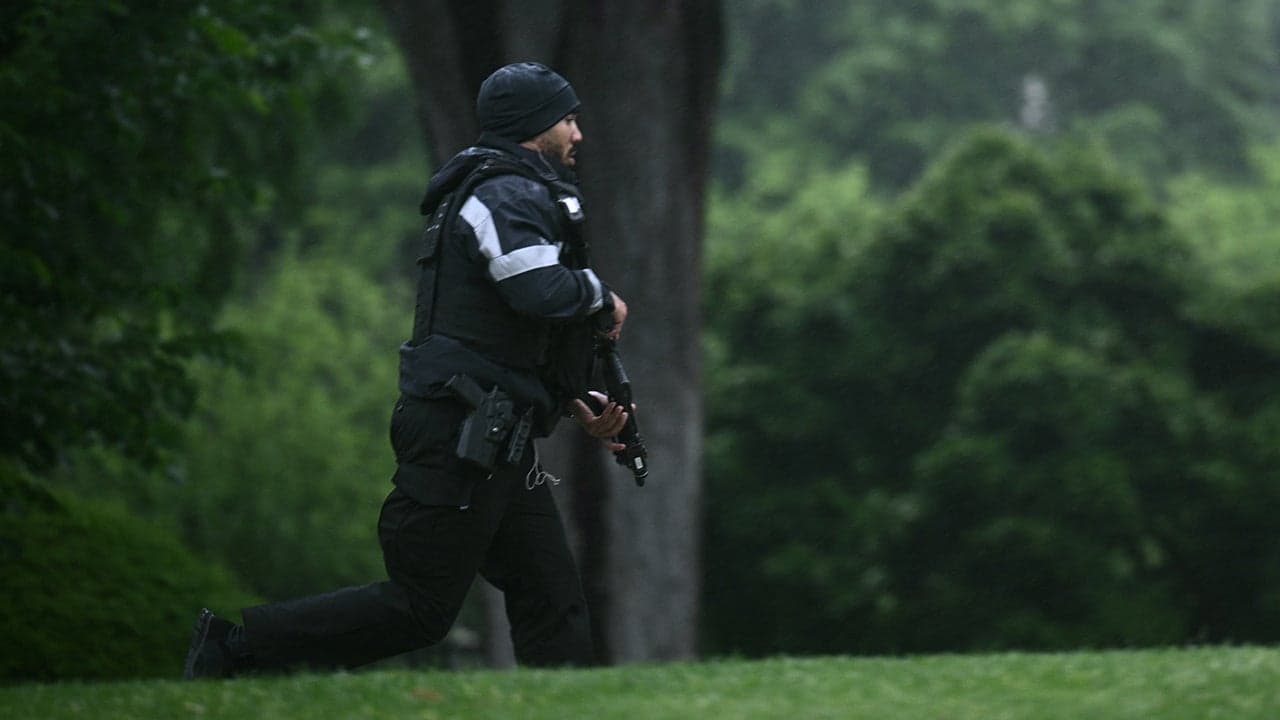 Suspect Dies After Gunfire Exchange with Officers Near White House, Says Secret Service