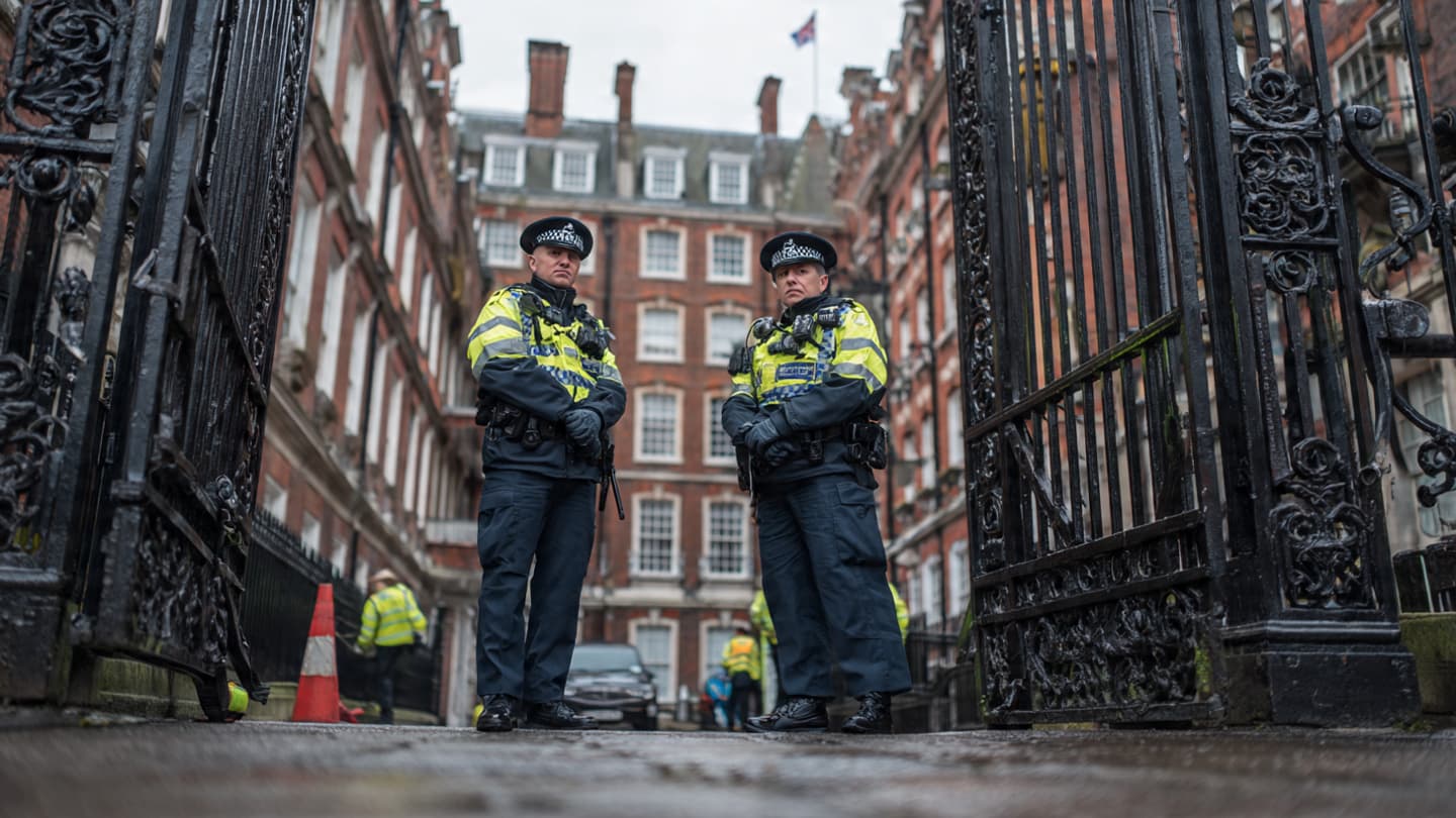 A Quiet Royal Residence Became the Focus of Another Security Incident A Quiet Royal Residence Became the Focus of Another Security Incident