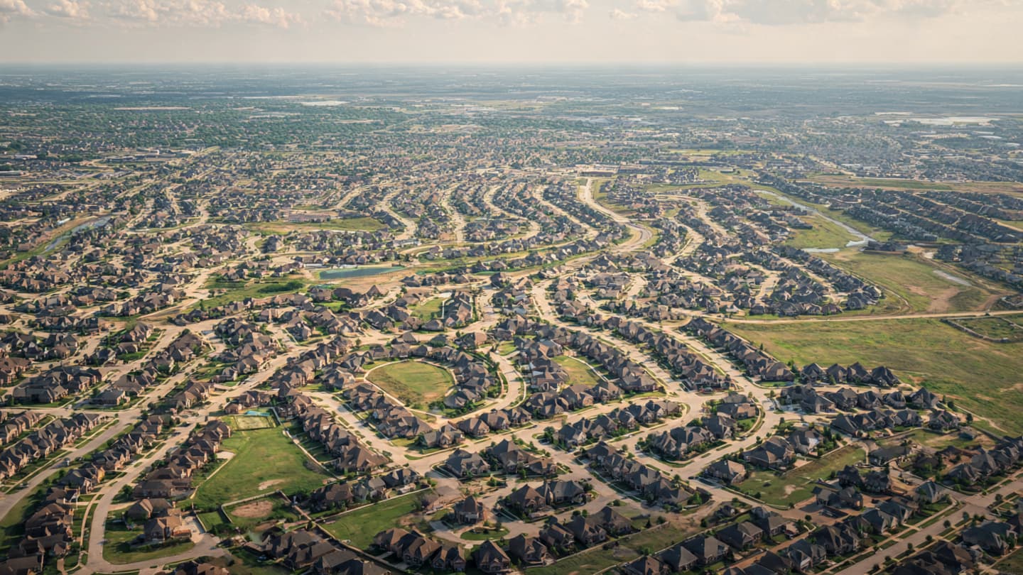 The Edges of Dallas Are Expanding While the Urban Core Softens