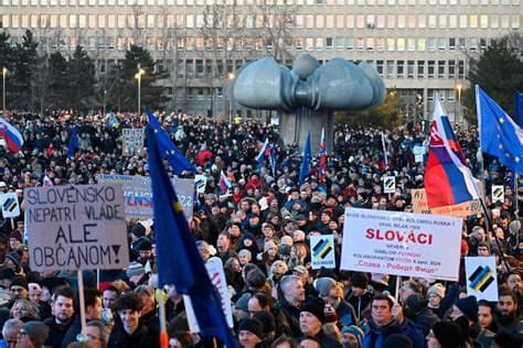 Slovaks Rally Against Populist Prime Minister Fico’s Plan to Scrap Mail Voting from Abroad Slovaks Rally Against Populist Prime Minister Fico’s Plan to Scrap Mail Voting from Abroad