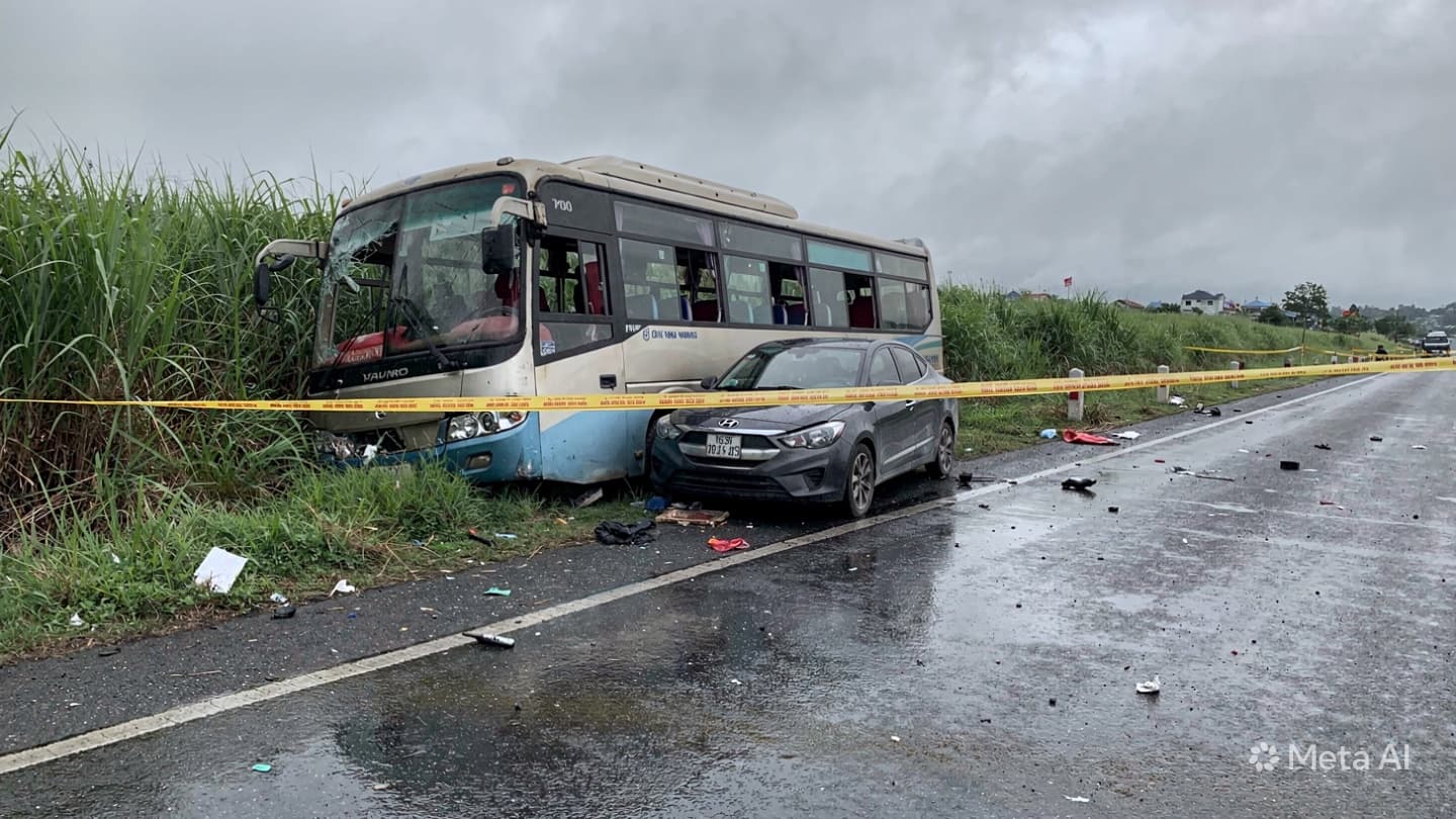 Traffic Tragedy In Da Nang: Tourist Bus Collision Leaves Multiple Dead On Coastal Highway Traffic Tragedy In Da Nang: Tourist Bus Collision Leaves Multiple Dead On Coastal Highway