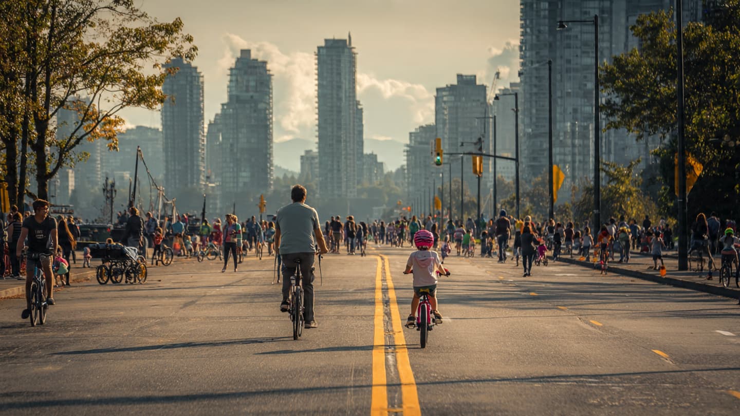 When traffic fades, a city quietly learns how to breathe again When traffic fades, a city quietly learns how to breathe again