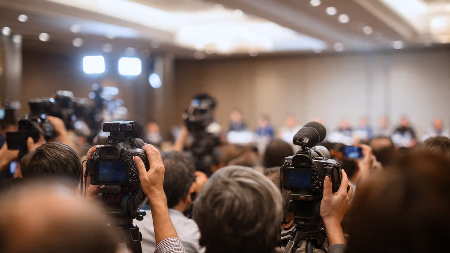 A Brief Exchange Rekindles a Larger Debate About Media Independence