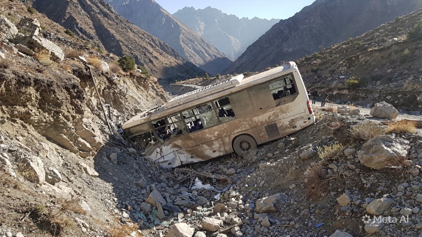 Twelve Injured In Abbottabad: Passenger Bus Falls Into Ravine During Transit On Mountain Route Twelve Injured In Abbottabad: Passenger Bus Falls Into Ravine During Transit On Mountain Route