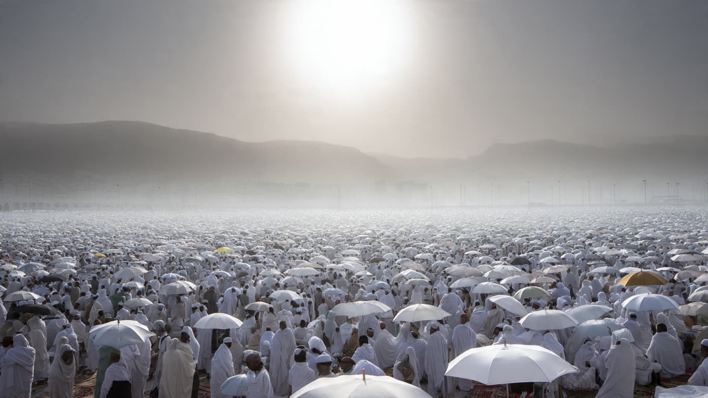 Beneath the Desert Sun, Millions Gathered in Prayer at Mount Arafat