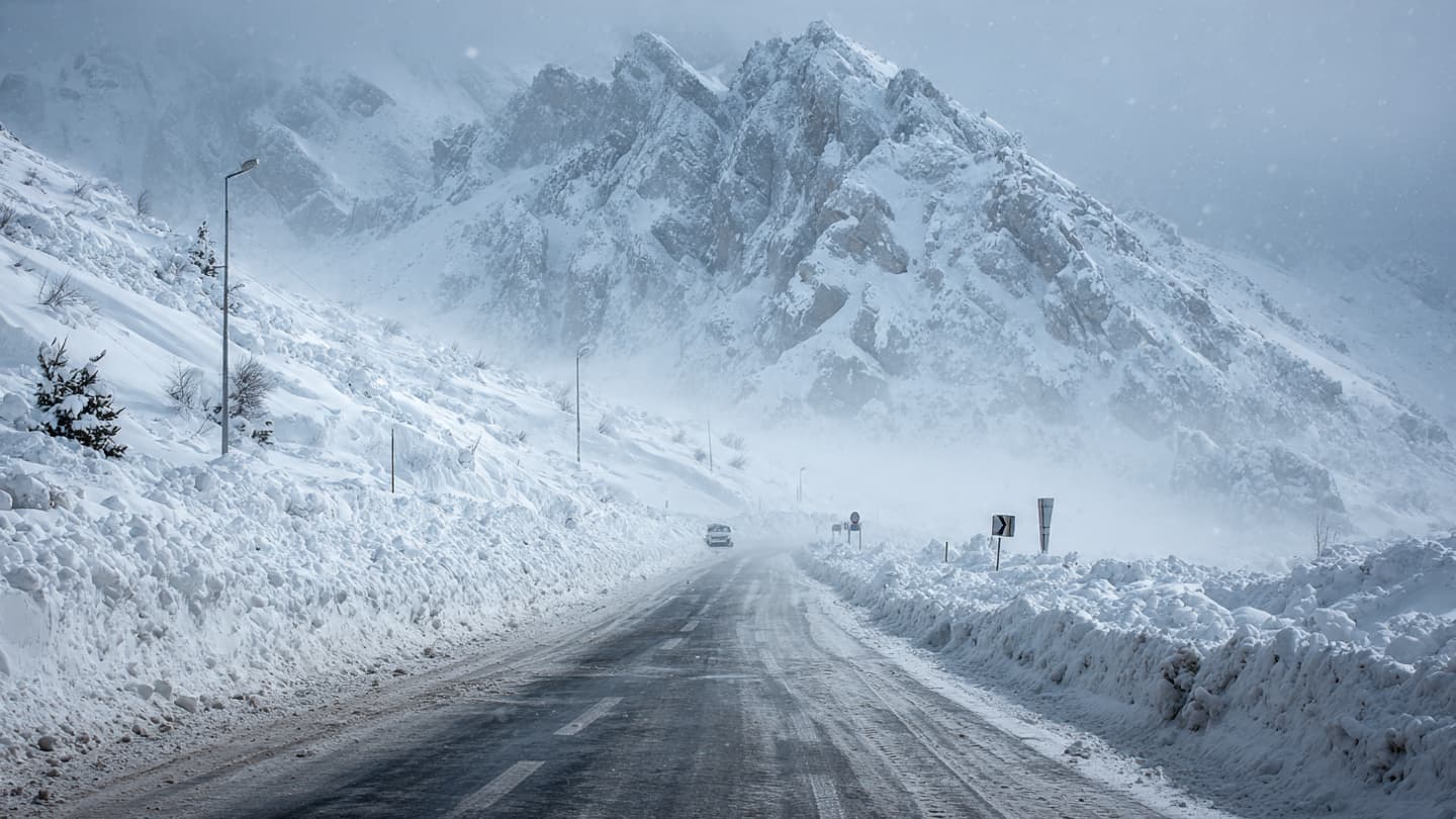 Between Frozen Mountain Roads and Shifting Slopes, Avalanche Fears Spread Across Eastern Turkey Today Again