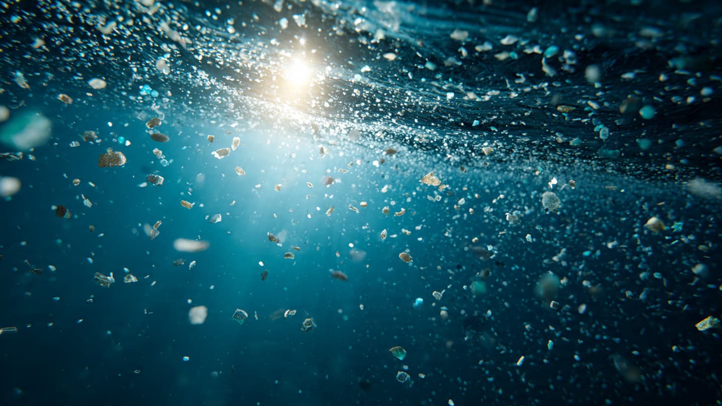 Tiny Plastic Fragments May Be Quietly Changing the Ocean’s Climate Role